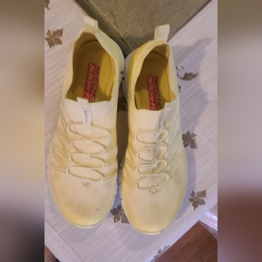 Skechers slip on